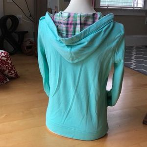 Vineyard vines hoodie